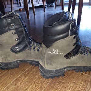 Scarpa Fuego Mens size 9